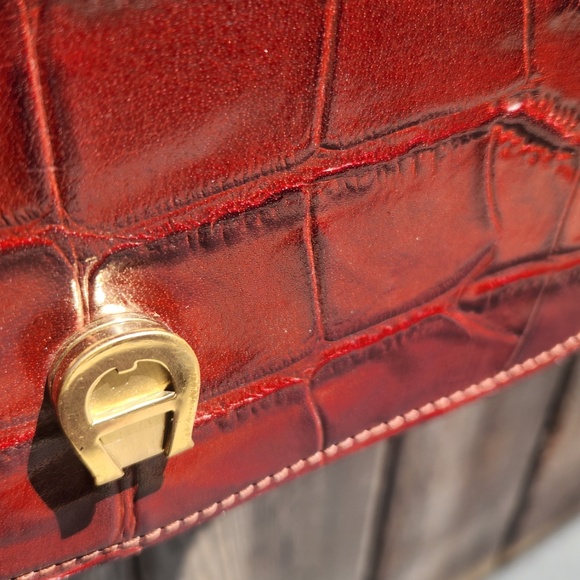 Aigner Red Croc Embossed Leather Crossbody Purse - Picture 9 of 16